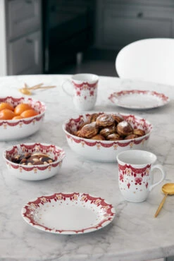 Bjørn Wiinblad Christmas Plate Ø 20 Cm -Bloomingville Decor Store 27629 01 2 EnvironmentImage 8c92a5e8c1