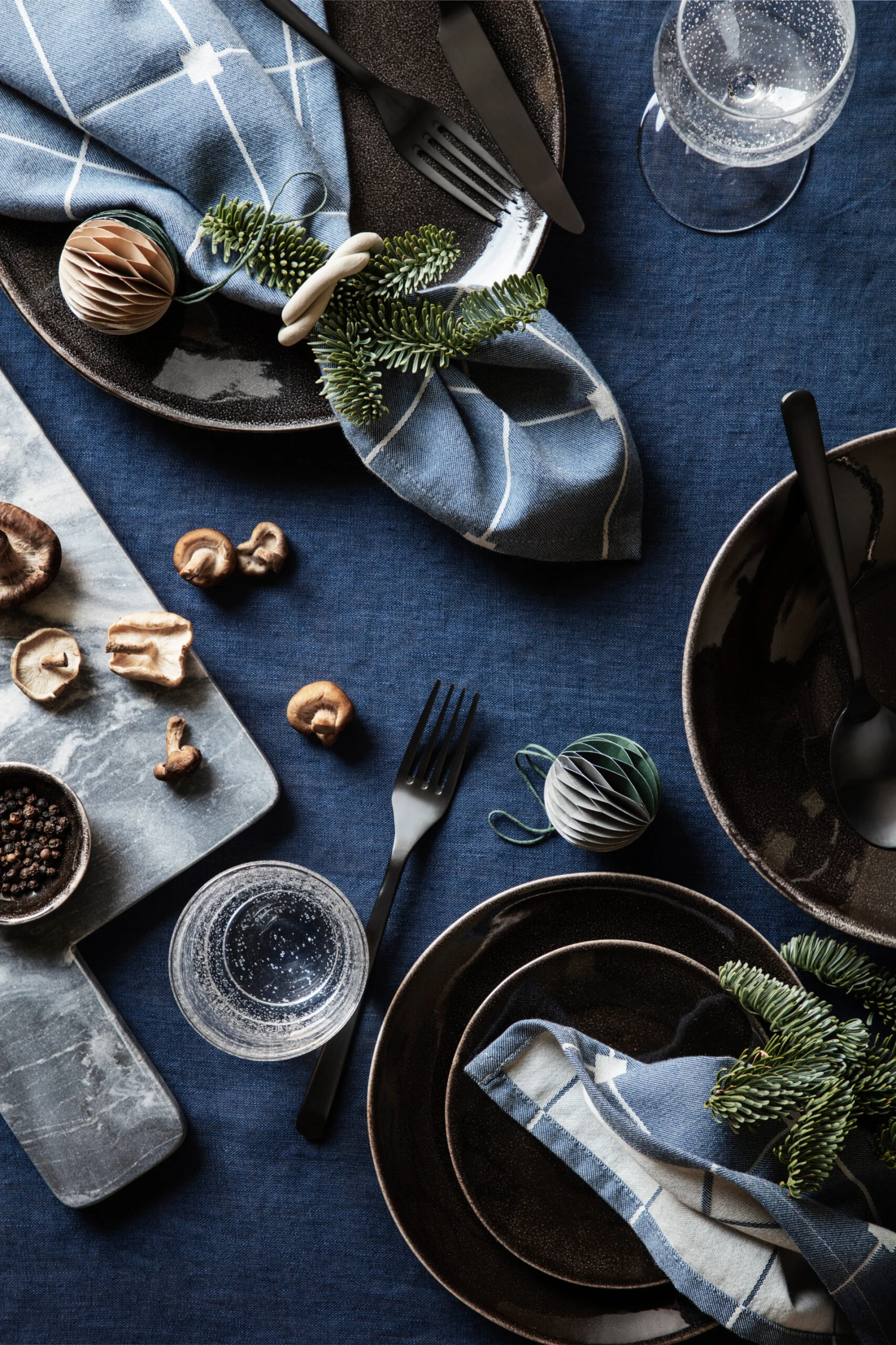 Broste Copenhagen Ball Christmas Bauble Honeycomb Ø5 Cm 6 Pieces 3 Broste Copenhagen Ball Christmas Bauble Honeycomb Ø5 Cm 6 Pieces - Image 3